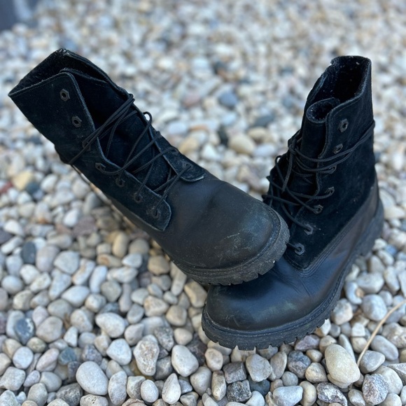 Black Timberland Boots. - Picture 2 of 7